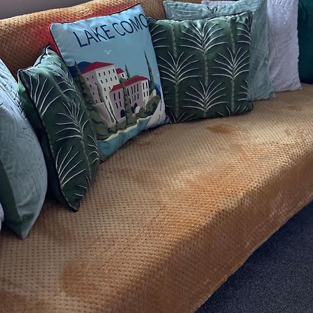 The Greens Apartment Farnworth Esterno foto