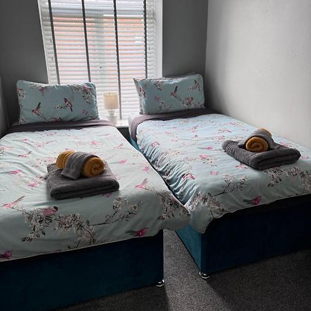 The Greens Apartment Farnworth Esterno foto