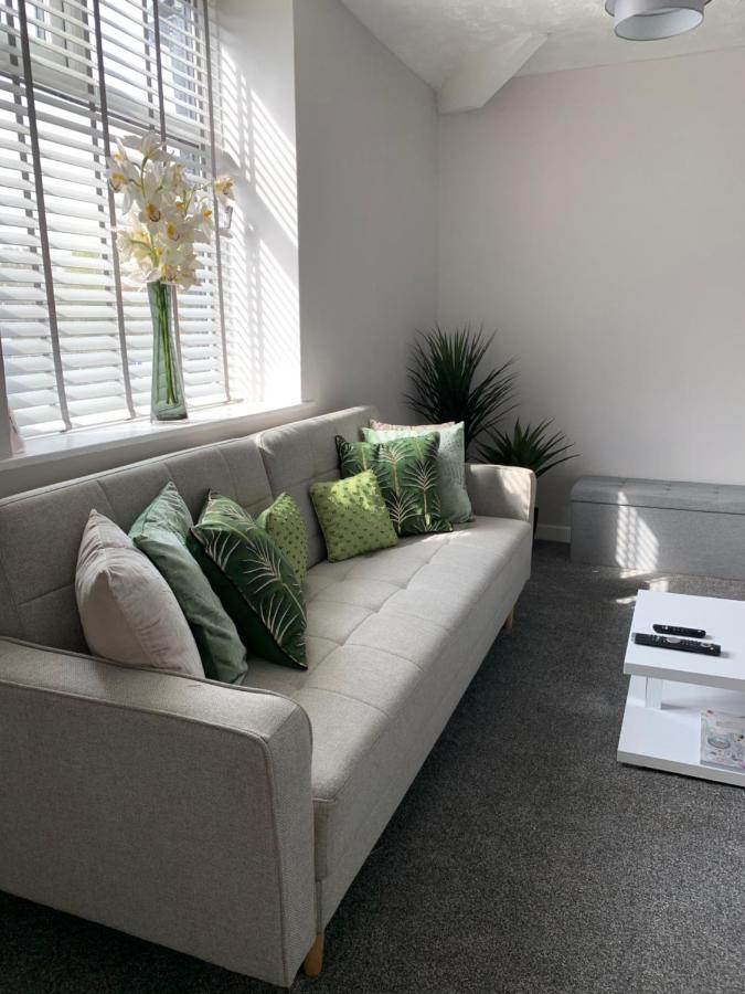 The Greens Apartment Farnworth Esterno foto
