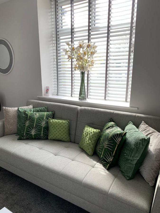 The Greens Apartment Farnworth Esterno foto