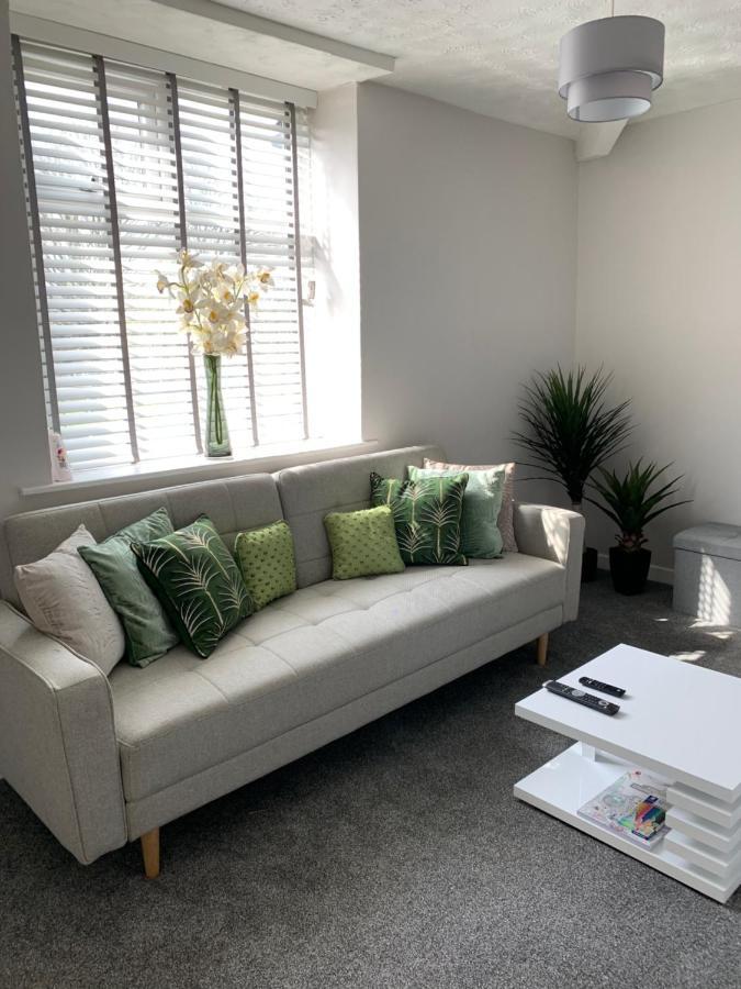 The Greens Apartment Farnworth Esterno foto