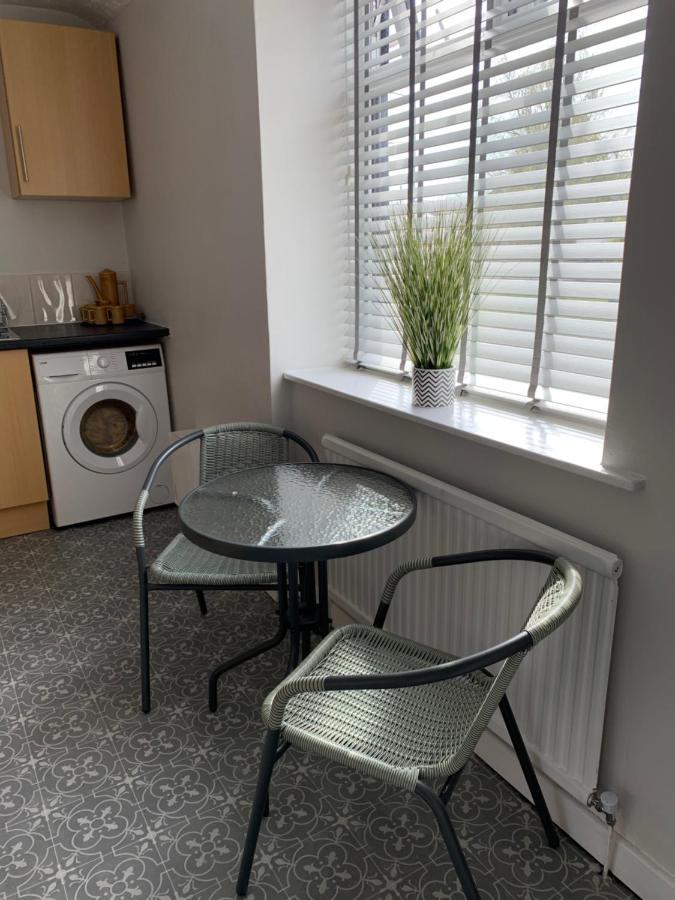 The Greens Apartment Farnworth Esterno foto