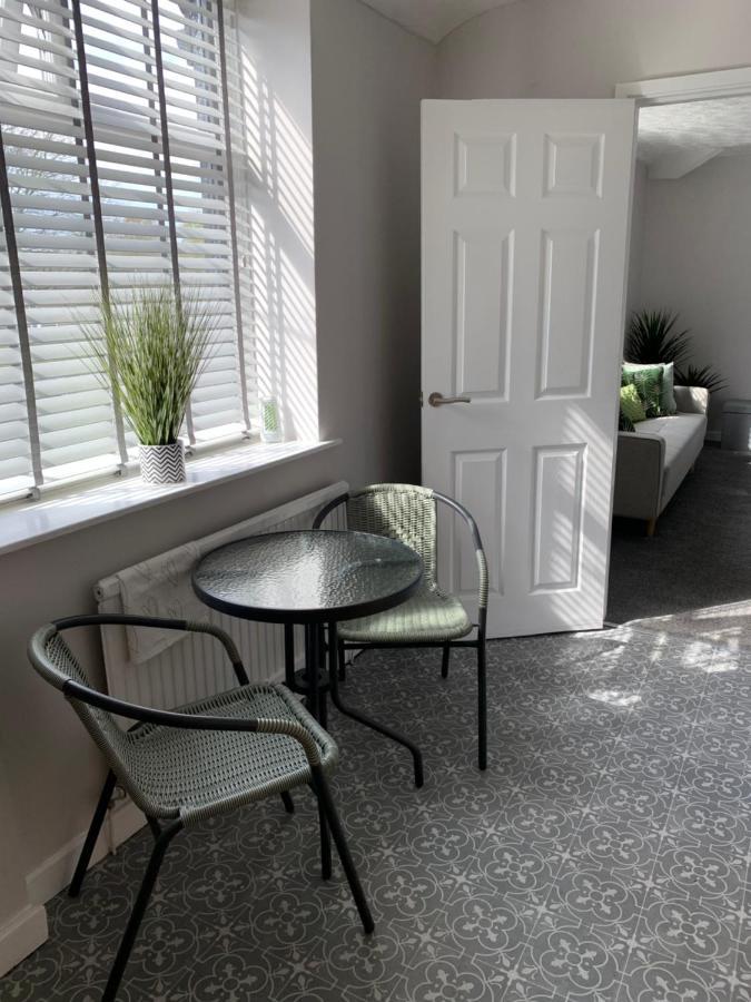 The Greens Apartment Farnworth Esterno foto